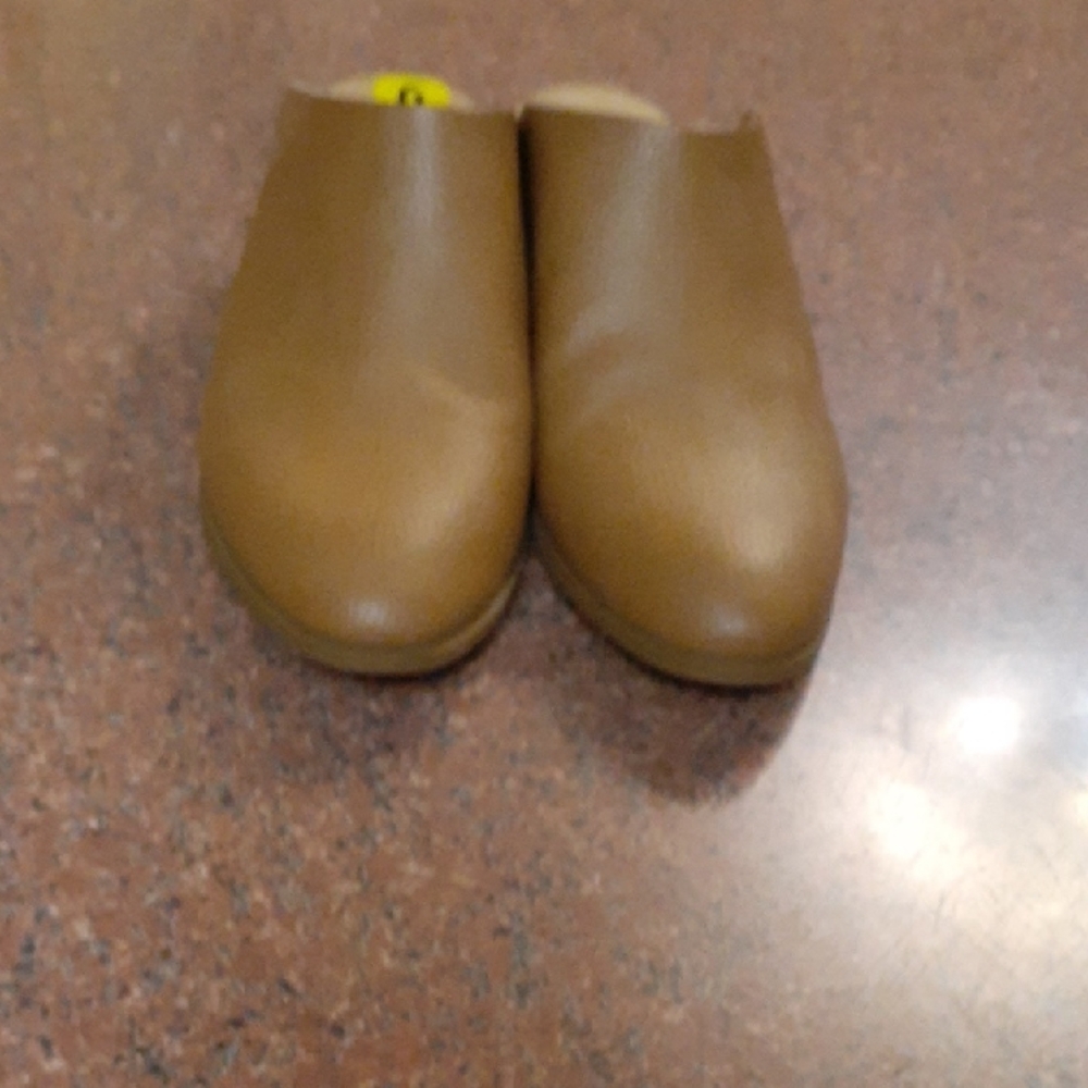 Dr. Scholl's Tan Slip-On Clogs  brand new!  size 9